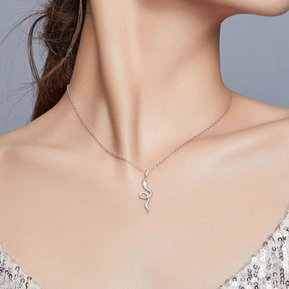 Collier Serpent Argenté — Éclat Mystique & Charme Protecteur