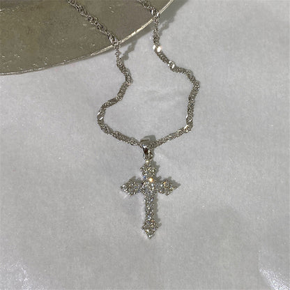 Collier Croix Argentée — Lumière Spirituelle & Protection Intérieure