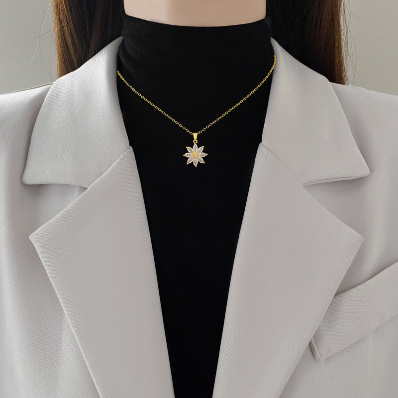 Collier Fleur Dorée — Pétales Lumineux & Brillance Florale