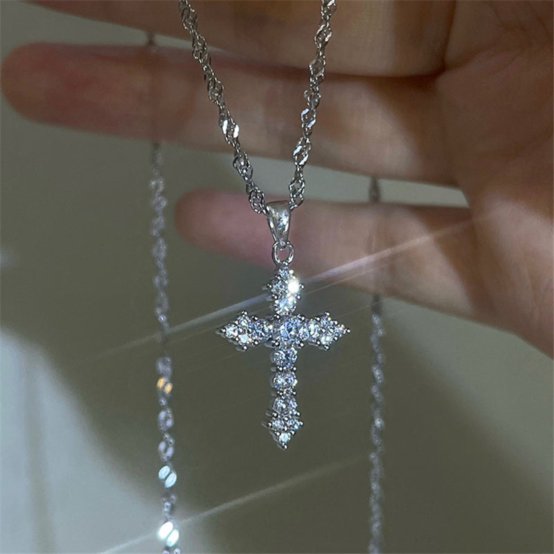 Collier Croix Argentée — Lumière Spirituelle & Protection Intérieure